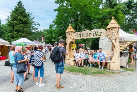Brama cieszy się od początku sporym powodzeniem wśród turystów